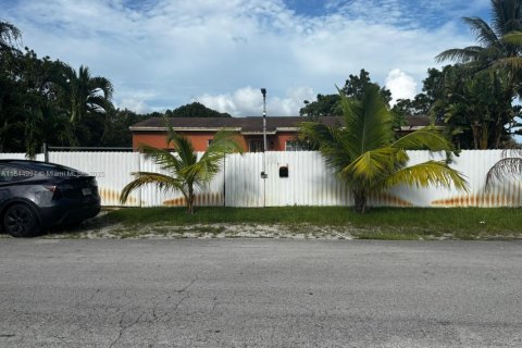 Casa en venta en Miami, Florida, 3 dormitorios, 91.42 m2 № 1844003 - foto 2