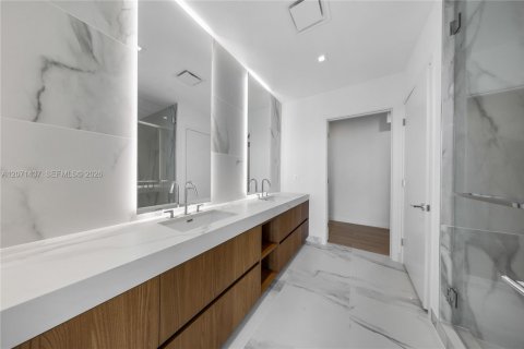 Copropriété à louer à Miami, Floride: 2 chambres № 2301382 - photo 11