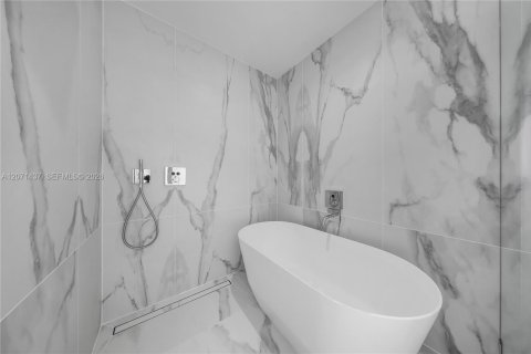 Copropriété à louer à Miami, Floride: 2 chambres № 2301382 - photo 12