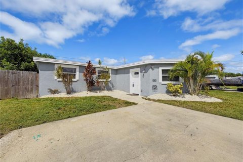 Casa en venta en Seminole, Florida, 4 dormitorios, 138.52 m2 № 2388805 - foto 4
