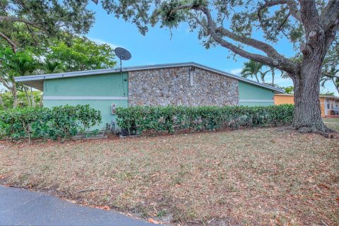 Villa ou maison à louer à Fort Lauderdale, Floride: 1 chambre, 51.1 m2 № 1221487 - photo 1