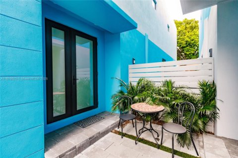 Propiedad comercial en venta en Miami, Florida, 412.11 m2 № 1777597 - foto 5