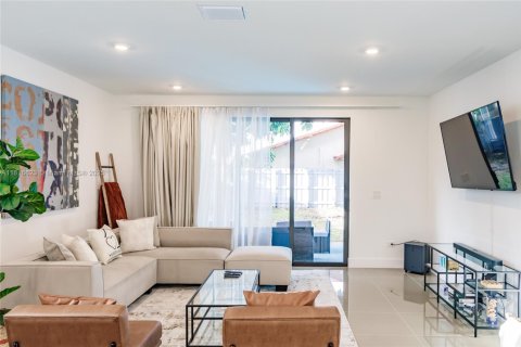 Propiedad comercial en venta en Miami, Florida, 412.11 m2 № 1777597 - foto 18