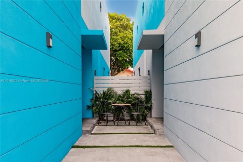 Propiedad comercial en venta en Miami, Florida, 412.11 m2 № 1777597 - foto 4