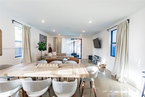 Propiedad comercial en venta en Miami, Florida, 412.11 m2 № 1777597 - foto 13