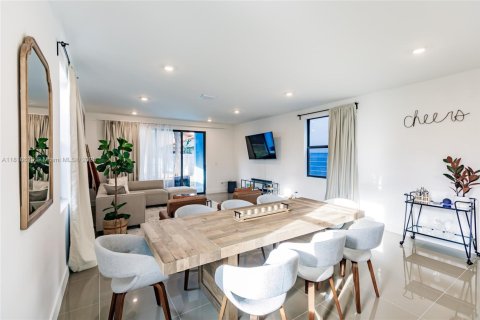 Propiedad comercial en venta en Miami, Florida, 412.11 m2 № 1777597 - foto 14