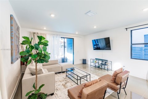 Propiedad comercial en venta en Miami, Florida, 412.11 m2 № 1777597 - foto 17