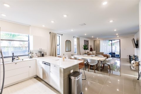 Propiedad comercial en venta en Miami, Florida, 412.11 m2 № 1777597 - foto 7