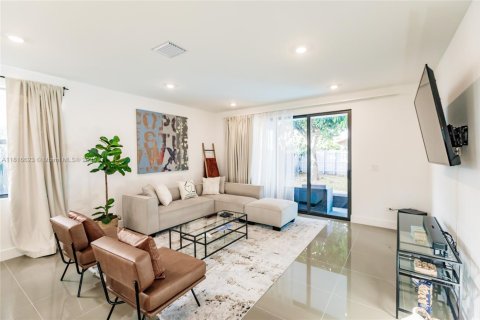 Propiedad comercial en venta en Miami, Florida, 412.11 m2 № 1777597 - foto 16