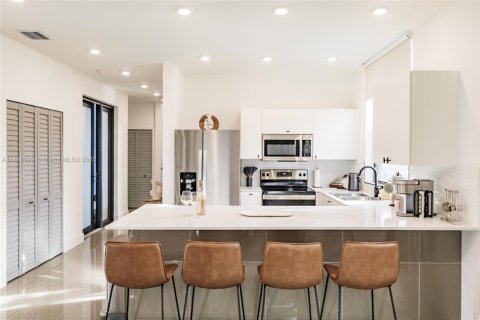 Propiedad comercial en venta en Miami, Florida, 412.11 m2 № 1777597 - foto 11