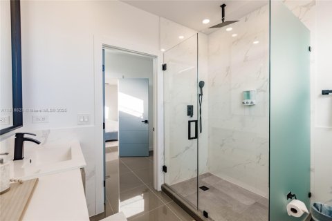 Propiedad comercial en venta en Miami, Florida, 412.11 m2 № 1777597 - foto 30