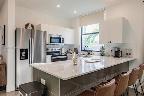 Propiedad comercial en venta en Miami, Florida, 412.11 m2 № 1777597 - foto 10