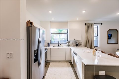 Propiedad comercial en venta en Miami, Florida, 412.11 m2 № 1777597 - foto 8