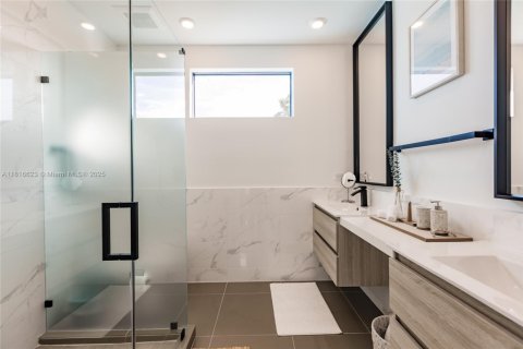 Propiedad comercial en venta en Miami, Florida, 412.11 m2 № 1777597 - foto 29