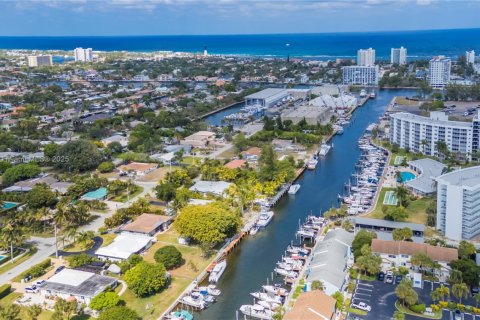 House in Pompano Beach, Florida 3 bedrooms, 145.48 sq.m. № 1752479 - photo 1