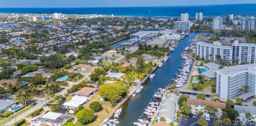 House in Pompano Beach, Florida 3 bedrooms, 145.48 sq.m. № 1752479
