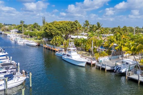 House in Pompano Beach, Florida 3 bedrooms, 145.48 sq.m. № 1752479 - photo 2