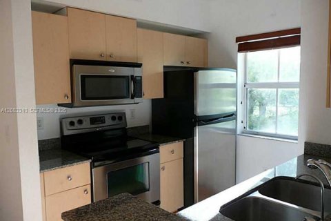 Condominio en Miramar, Florida, 1 dormitorio  № 2071086