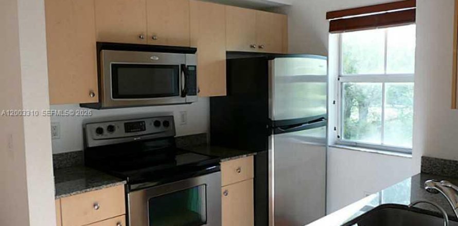 Condominio en Miramar, Florida, 1 dormitorio  № 2071086