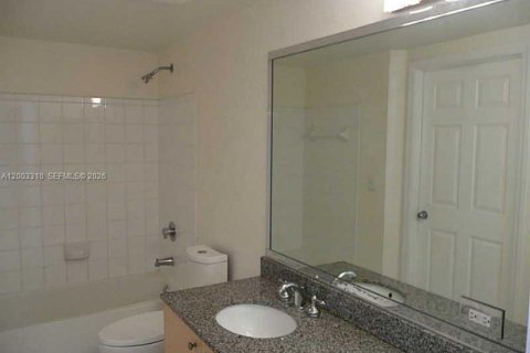 Condominio en alquiler en Miramar, Florida, 1 dormitorio, 75.9 m2 № 2071086 - foto 5