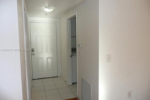Condominio en alquiler en Miramar, Florida, 1 dormitorio, 75.9 m2 № 2071086 - foto 7