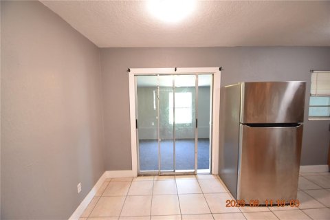 House in Tampa, Florida 4 bedrooms, 140.38 sq.m. № 2109649 - photo 14