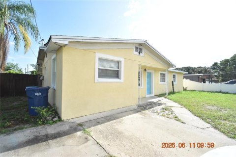 House in Tampa, Florida 4 bedrooms, 140.38 sq.m. № 2109649 - photo 3