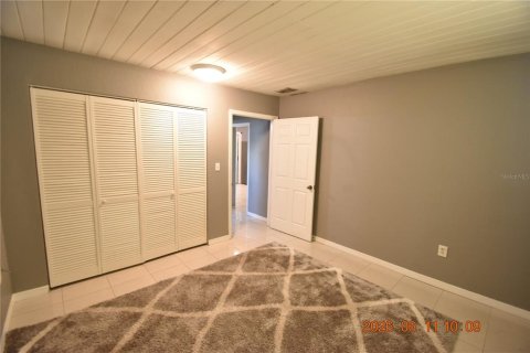 House in Tampa, Florida 4 bedrooms, 140.38 sq.m. № 2109649 - photo 25
