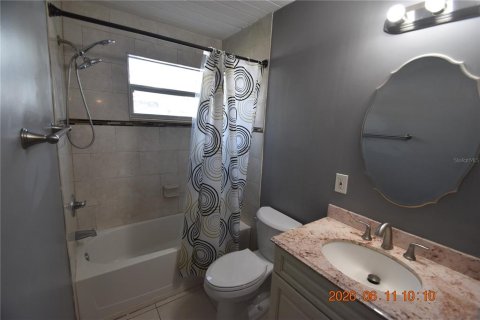 House in Tampa, Florida 4 bedrooms, 140.38 sq.m. № 2109649 - photo 27