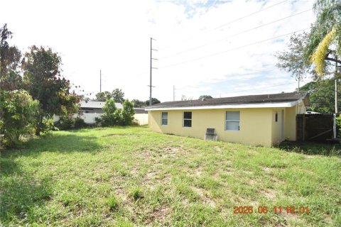 House in Tampa, Florida 4 bedrooms, 140.38 sq.m. № 2109649 - photo 6