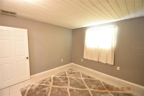 House in Tampa, Florida 4 bedrooms, 140.38 sq.m. № 2109649 - photo 24