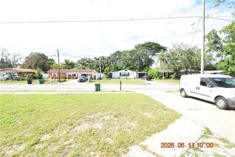 House in Tampa, Florida 4 bedrooms, 140.38 sq.m. № 2109649 - photo 5