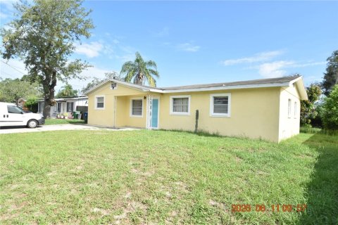 House in Tampa, Florida 4 bedrooms, 140.38 sq.m. № 2109649 - photo 2