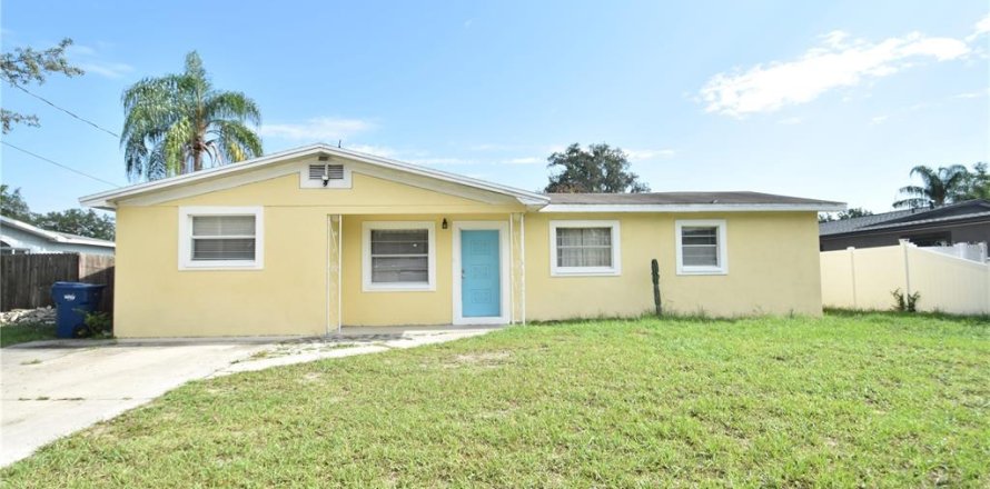 House in Tampa, Florida 4 bedrooms, 140.38 sq.m. № 2109649
