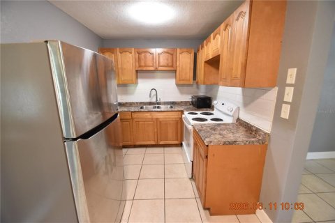 House in Tampa, Florida 4 bedrooms, 140.38 sq.m. № 2109649 - photo 15