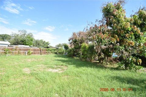 House in Tampa, Florida 4 bedrooms, 140.38 sq.m. № 2109649 - photo 8