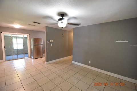 House in Tampa, Florida 4 bedrooms, 140.38 sq.m. № 2109649 - photo 13