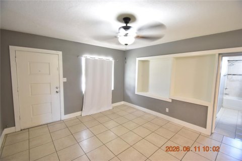 House in Tampa, Florida 4 bedrooms, 140.38 sq.m. № 2109649 - photo 11