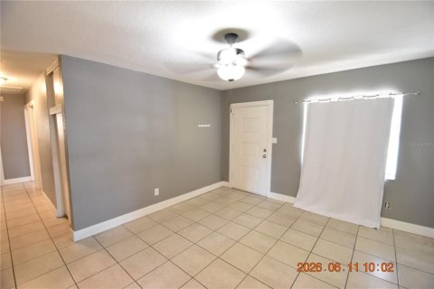 House in Tampa, Florida 4 bedrooms, 140.38 sq.m. № 2109649 - photo 10