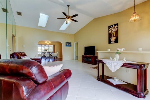 Villa ou maison à vendre à New Port Richey, Floride: 3 chambres, 191.38 m2 № 1542474 - photo 9
