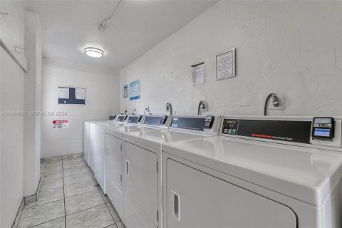 Condo in Fort Lauderdale, Florida, 1 bedroom  № 2044789 - photo 13