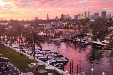 Condo in Fort Lauderdale, Florida, 1 bedroom  № 2044789 - photo 17