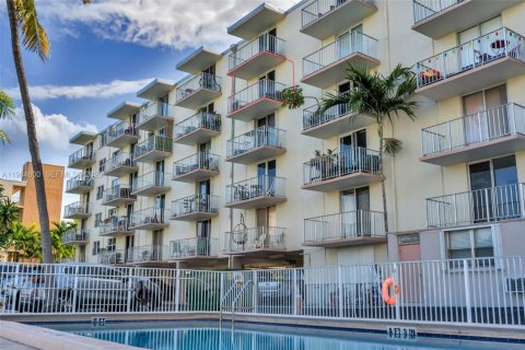 Condo in Fort Lauderdale, Florida, 1 bedroom  № 2044789 - photo 3