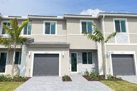 Таунхаус в Хомстед, Флорида 3 спальни, 152.55м2 № 2053165