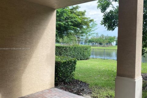 Villa ou maison à vendre à Miami, Floride: 4 chambres № 1880191 - photo 7