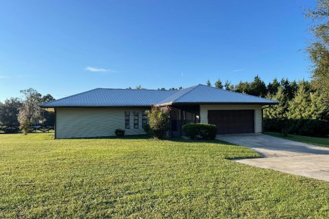 House in Lake City, Florida 5 bedrooms, 285.02 sq.m. № 773890 - photo 1