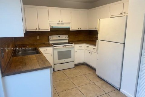 Touwnhouse à louer à Pembroke Pines, Floride: 3 chambres, 158.31 m2 № 1993072 - photo 20