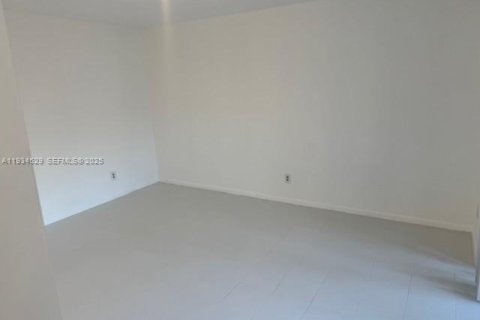 Touwnhouse à louer à Pembroke Pines, Floride: 3 chambres, 158.31 m2 № 1993072 - photo 14