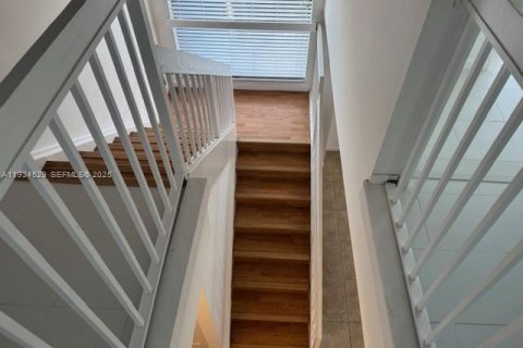 Touwnhouse à louer à Pembroke Pines, Floride: 3 chambres, 158.31 m2 № 1993072 - photo 5