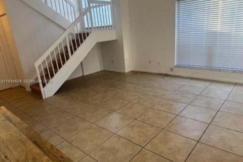 Touwnhouse à louer à Pembroke Pines, Floride: 3 chambres, 158.31 m2 № 1993072 - photo 17